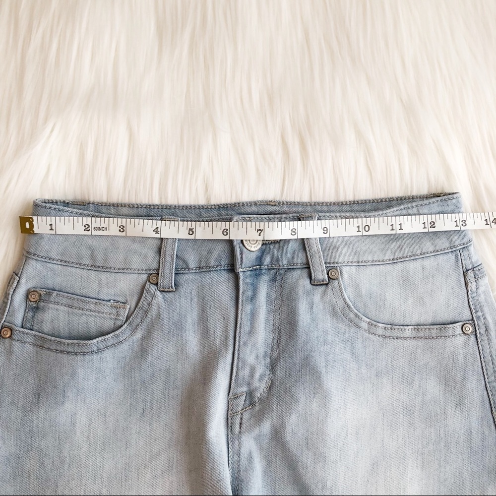 Light wash high waisted shorts - Picture 3 of 4